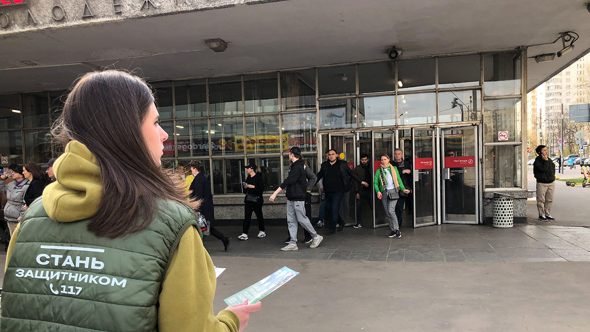 Волонтеры отмечают интерес москвичей к материалам о военной службе по контракту