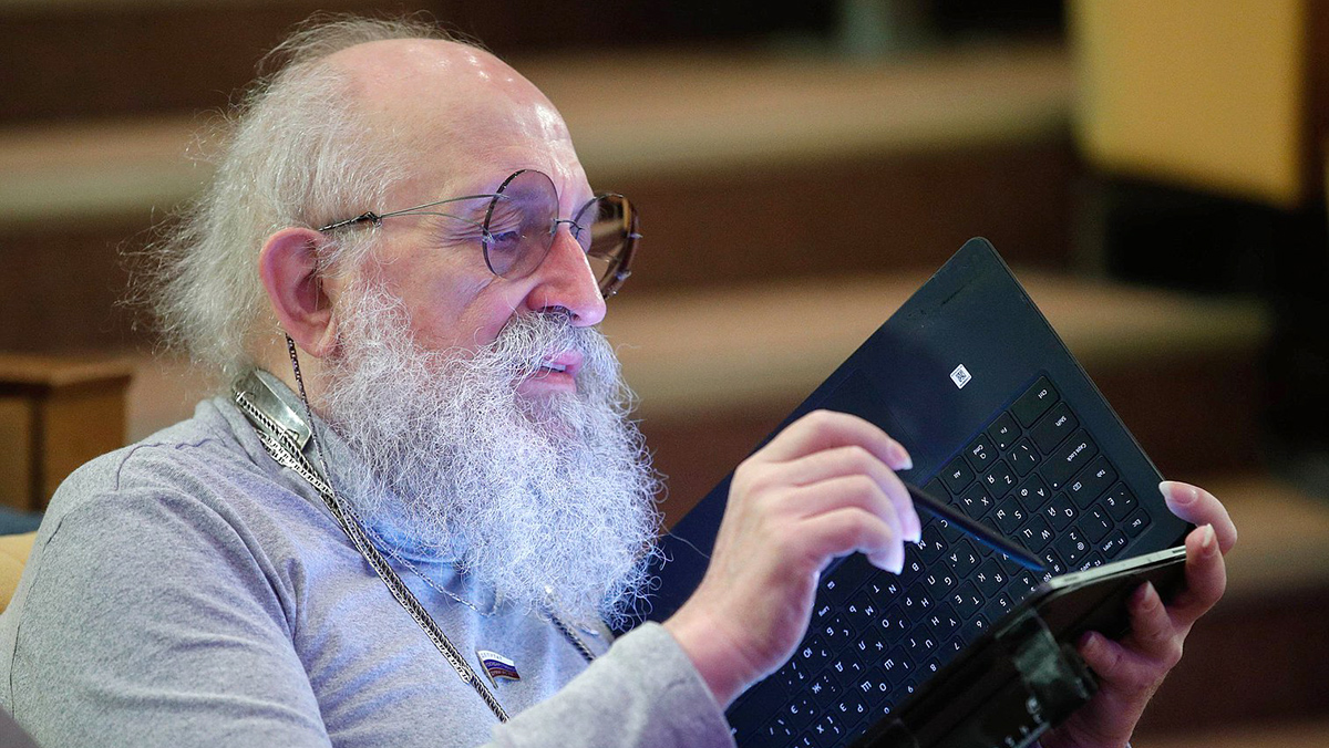 Фото с голыми женщинами: Вассерман раскрыл тайны своего обета целомудрия