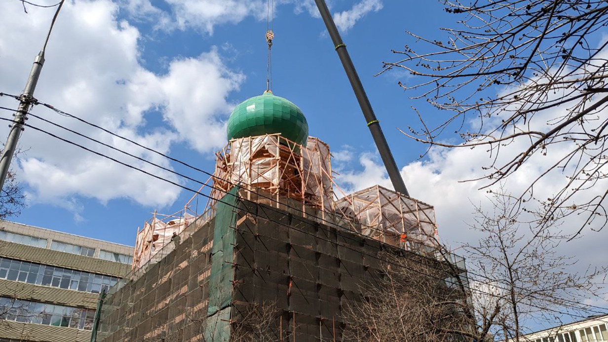 Три малые главки установили на церковь Рождества Пресвятой Богородицы в  Бутырской слободе