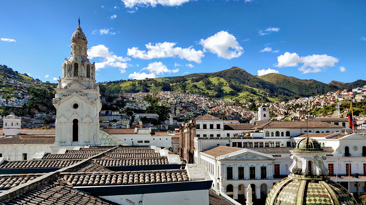 Танки появились в центре столицы Эквадора на фоне беспорядков