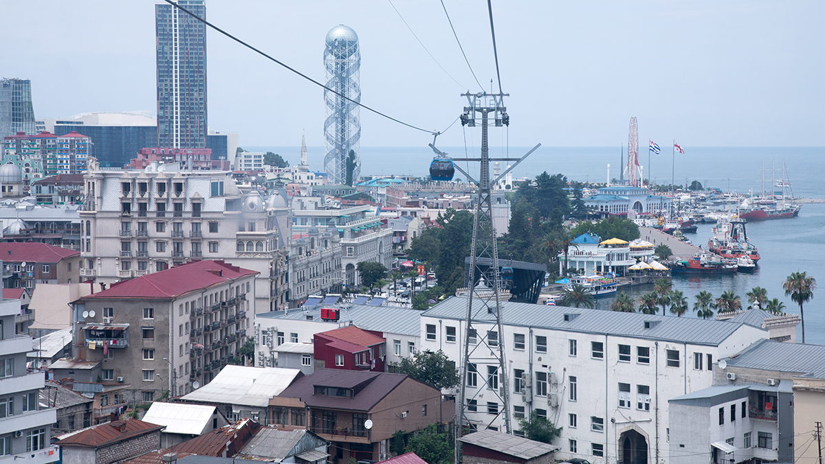 Раскол политических элит: почему оппозиционеры в Батуми протестуют против туристов из России