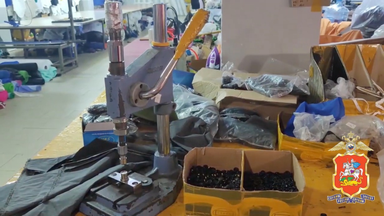 Полиция ликвидировала швейный цех с нелегальными мигрантами в подмосковном Орехово-Зуеве