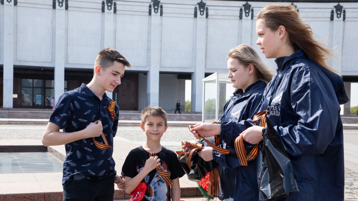 Более 100 тысяч георгиевских ленточек раздадут в Музее Победы