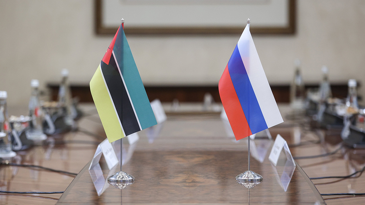 Генпрокуратура: Застрявшие в Мозамбике российские моряки вернулись на родину