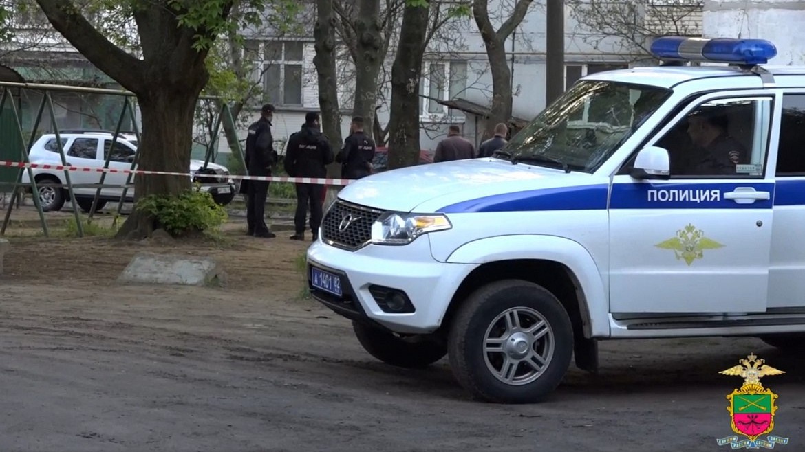 Один полицейский погиб в результате взрыва у жилого дома в Мелитополе