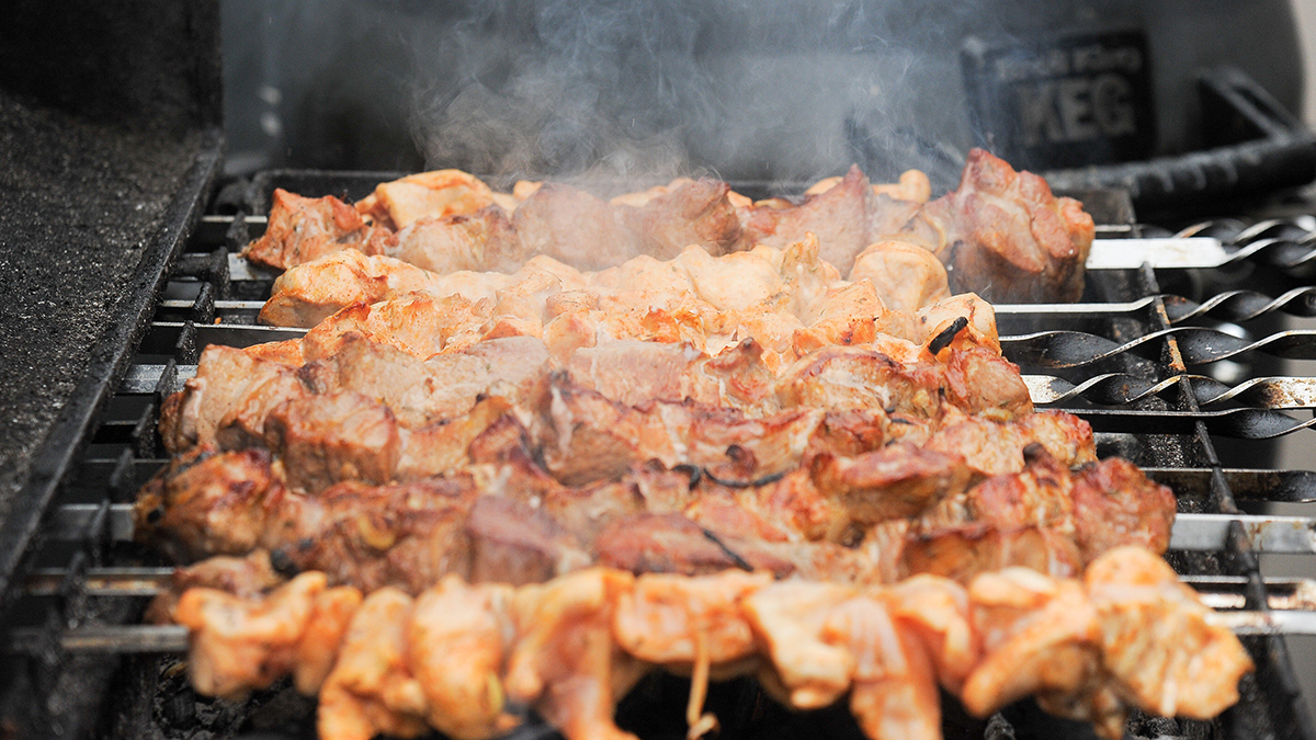 Диетолог Подымникова рассказала, можно ли похудеть с помощью шашлыка