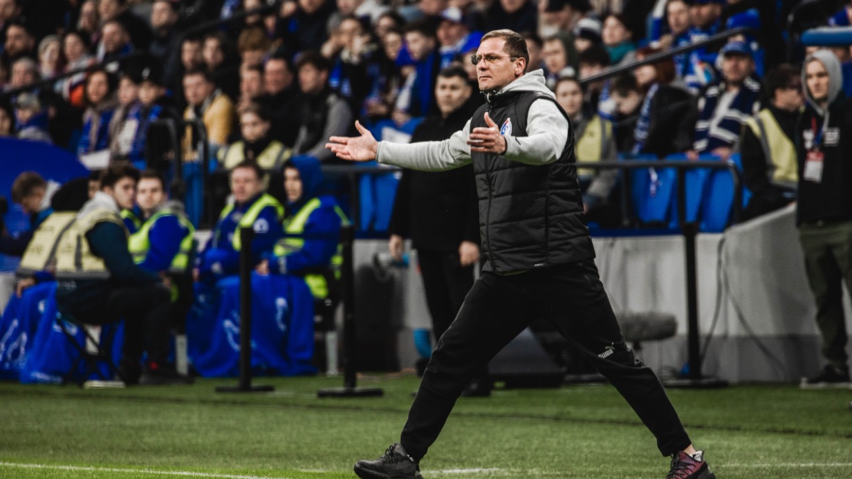 ФК «Факел» объявил об уходе Дмитрия Пятибратова с поста главного тренера