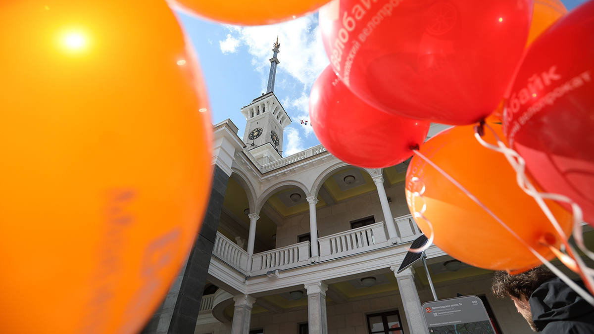 Мороженое в форме электробусов бесплатно раздают в столице