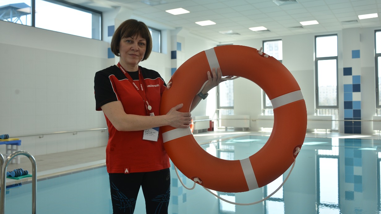 Тренер столичного спорткомплекса «Волна» Анна Лаврушкина советует потренироваться в бассейне хотя бы пару месяцев до поездки на побережье