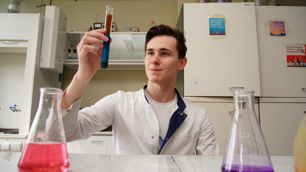 Горожанам рассказали, как НКО помогают выпускникам московских школ