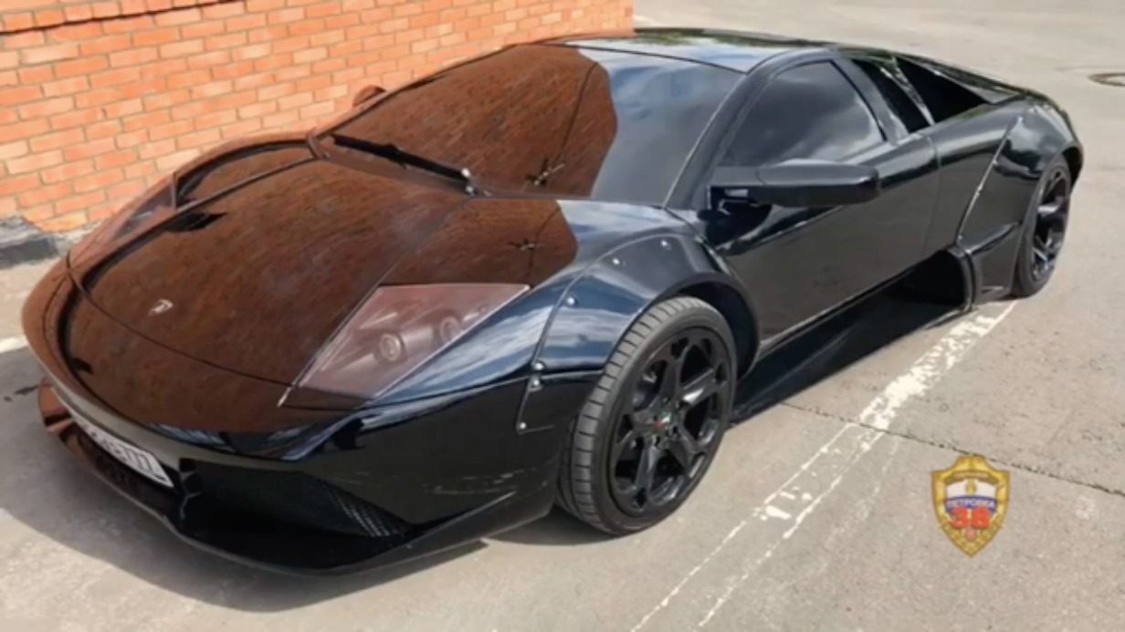 Водитель эвакуатора похитил со стоянки в Москве Lamborghini за 12 миллионов  рублей