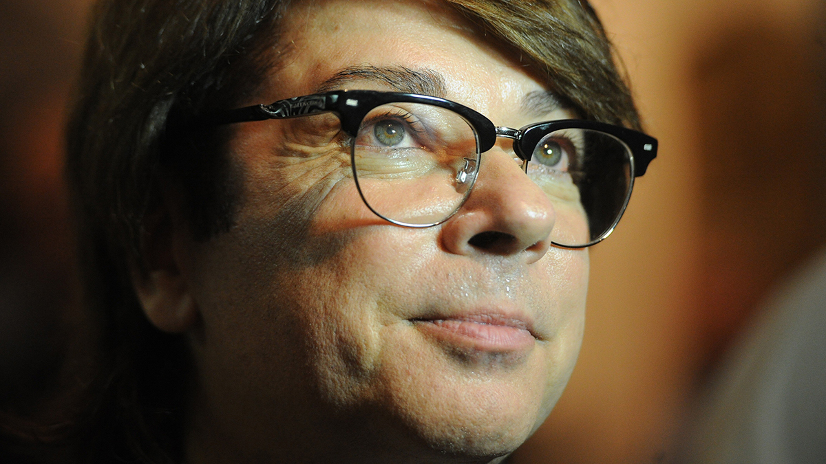 Памятник Валентину Юдашкину открыли в Москве на Троекуровском кладбище