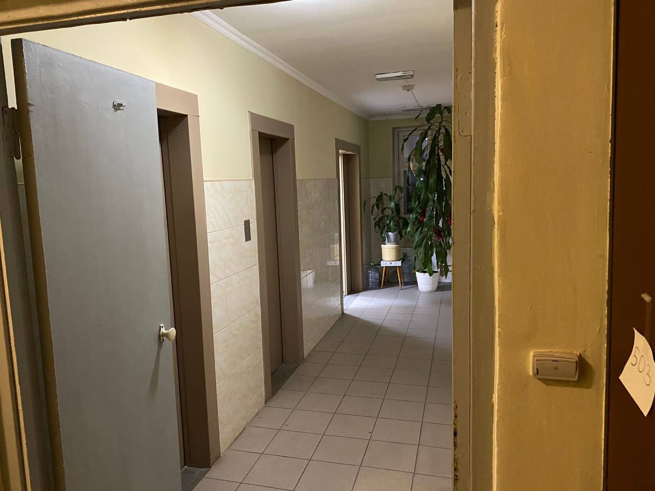 Подросток пострадал в результате падения лифта в жилом комплексе на улице Верхние Поля