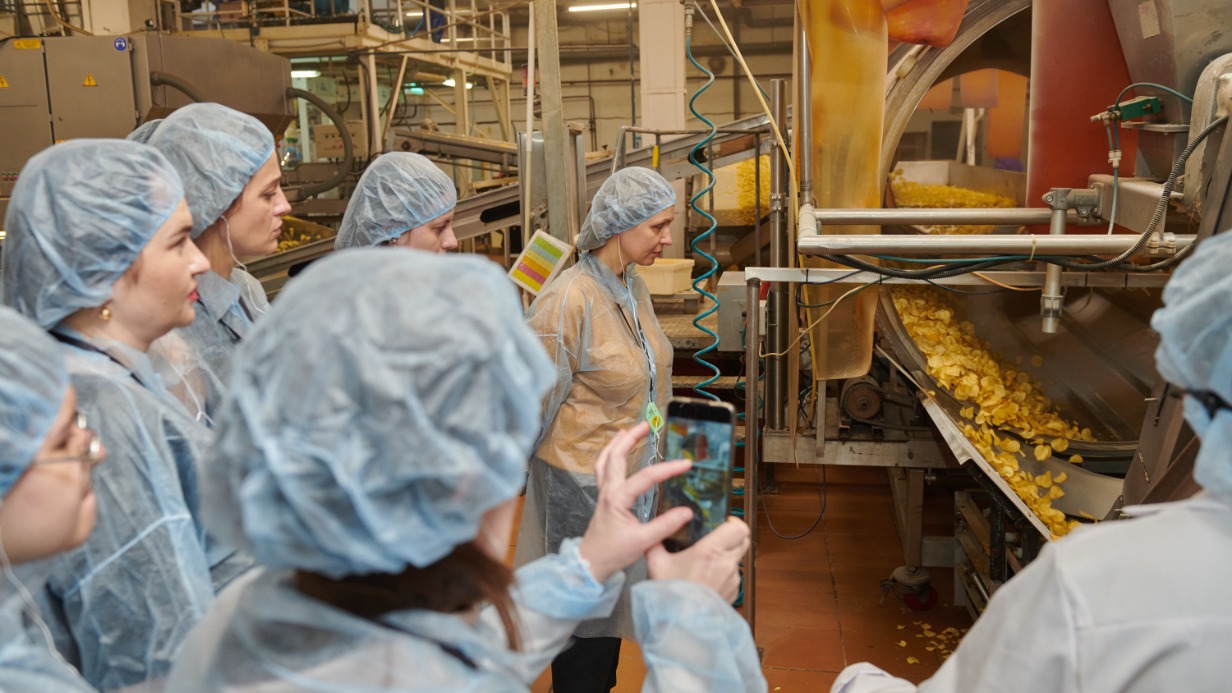 Владислав Овчинский: Порядка 180 экскурсий прошло в рамках проекта «Открой#Моспром» в апреле