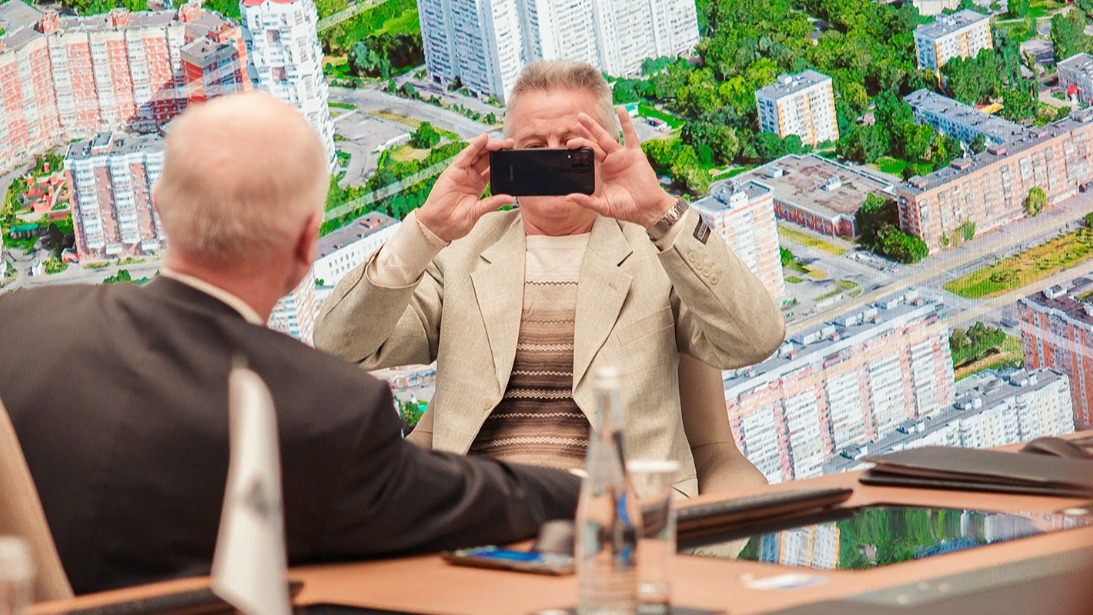 Москвичей старшего возраста научат основам работы с медиа и соцсетями в школе блогеров