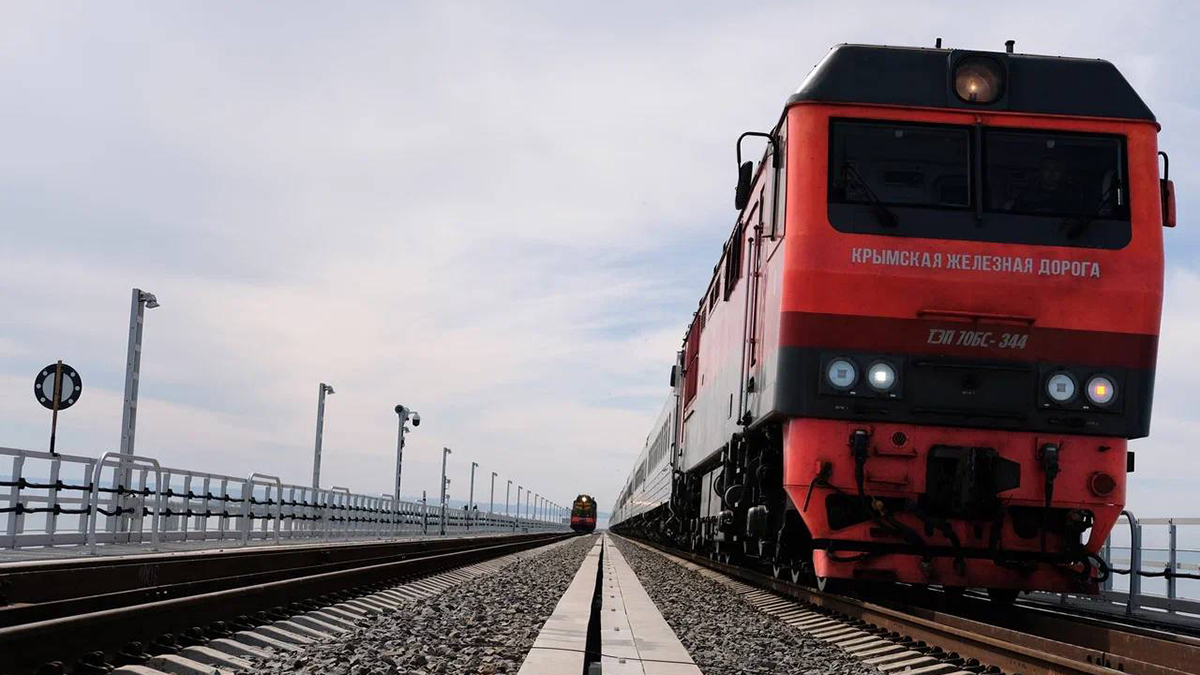 Хуснуллин: Открыто движение по второму железнодорожному пути Крымского моста