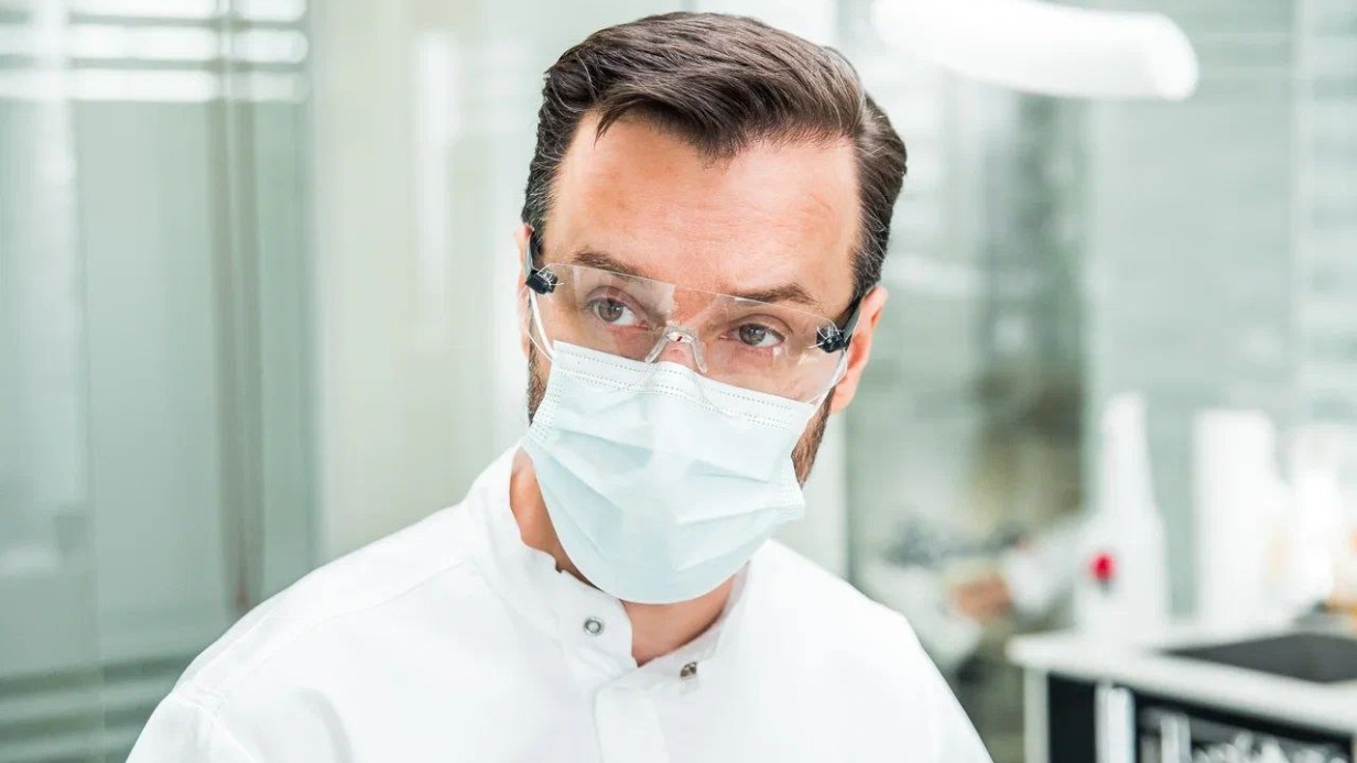 Стоматолог Жук рассказал, могут ли зубы выпасть от стресса