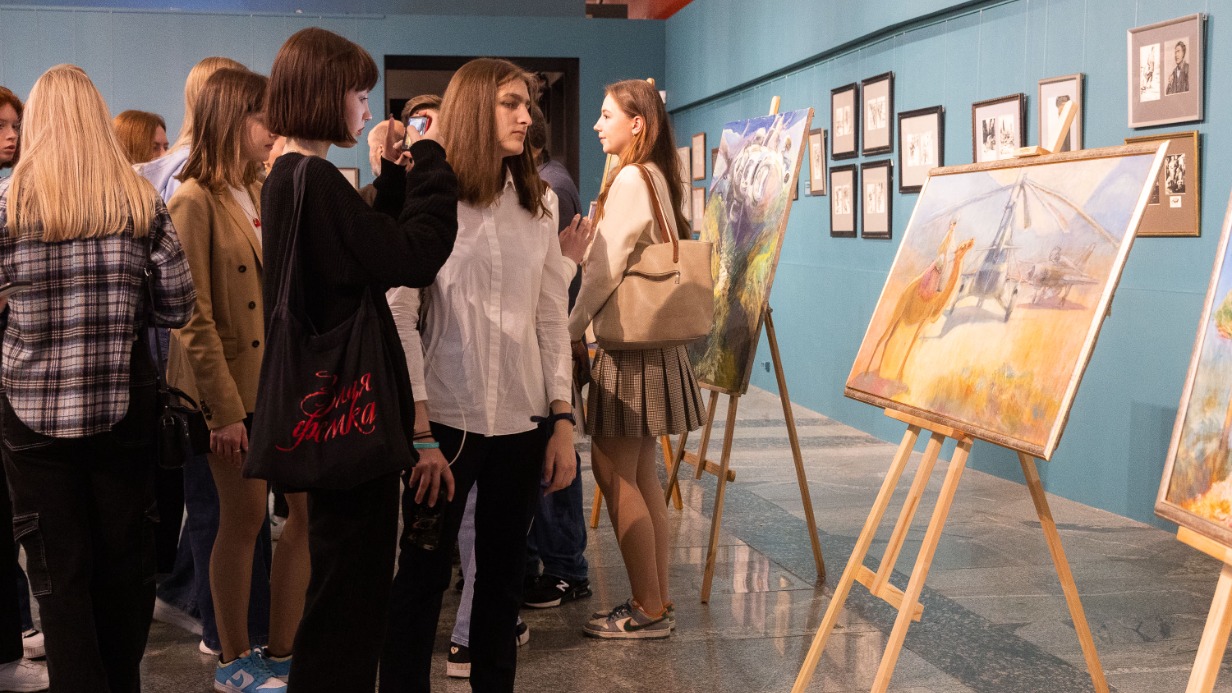 Музей Победы получил в дар полотна о войне в Афганистане