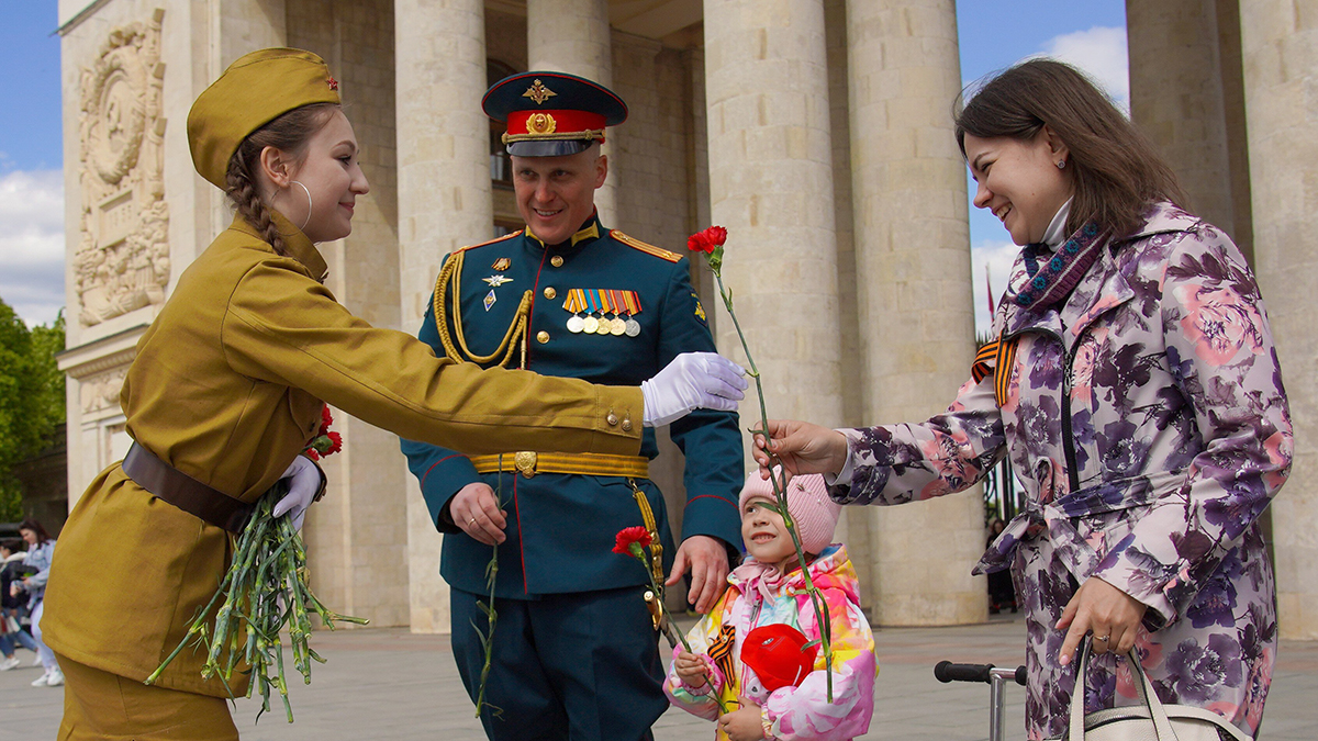 В Смольном рассказали, как украсят Санкт-Петербург ко Дню Победы