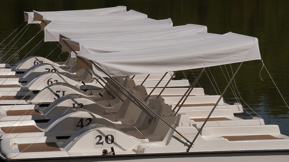 Поиски пропавших после опрокидывания катамарана в Бурятии туристов приостановлены