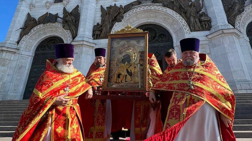 Чудотворную Феодоровскую икону Божией Матери привезли в храм Христа Спасителя