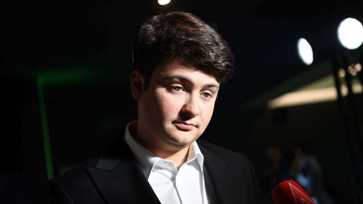 Скрипач Петр Лундстрем посетил столичный пункт отбора на военную службу по контракту