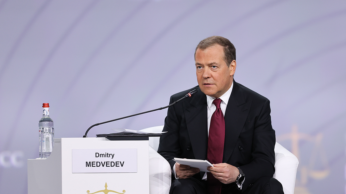Медведев ответил на заявления Эстонии о превентивных ударах по России