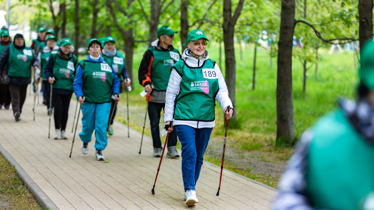 В столице пройдет массовый заход «Московского долголетия» по скандинавской ходьбе