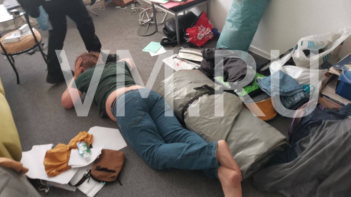 Обыски у соратников оппозиционера Пономарева прошли в пяти регионах РФ