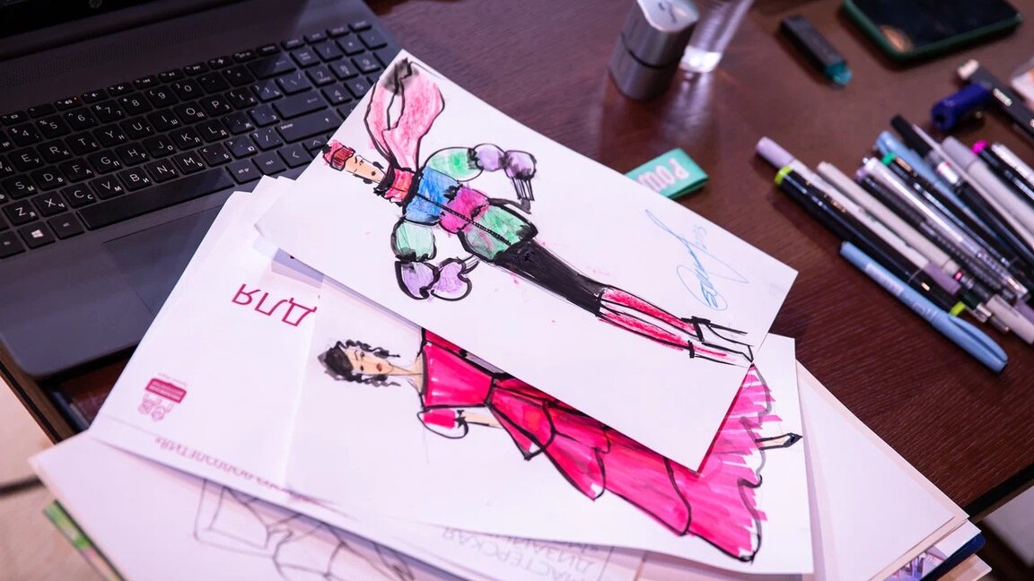 Участники «Московского долголетия» встретились с известным модельером в новом сезоне проекта «Мастерская дизайнеров»