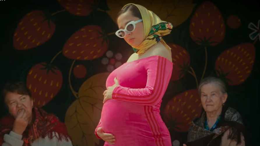 «Мамочка с самым большим орехом»: Манижа раскрыла свою беременность