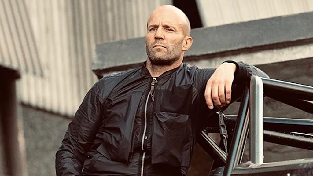 «Жи-ши пиши от души»: российские фанаты атаковали соцсети Стэтхема фразами из «пацанских цитатников»