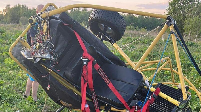 Два человека погибли в результате крушения мотопараплана в Ленинградской области