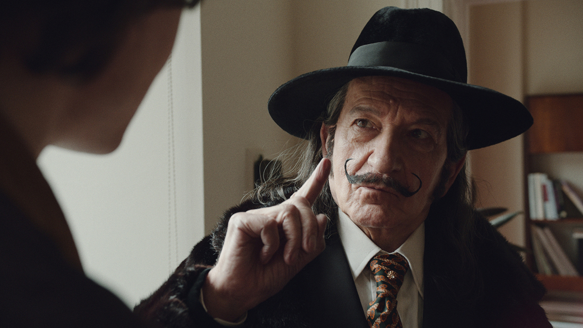 Отчаянное стремление к достоверности: на экраны выходит биографическая драма «Быть Сальвадором Дали»