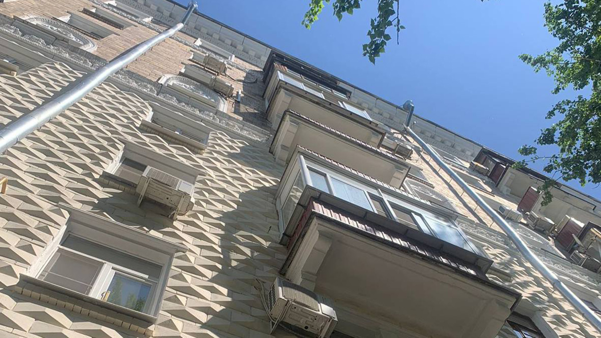 Трехлетняя девочка погибла, выпав из окна квартиры на севере Москвы