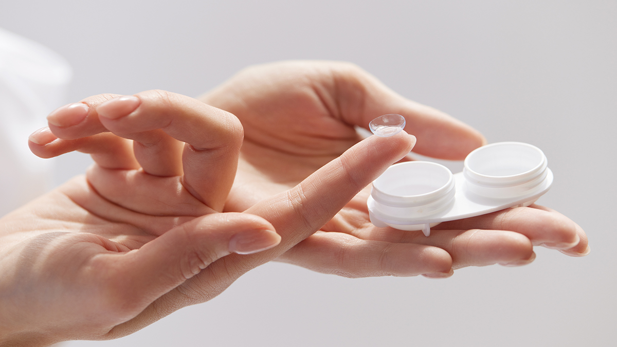 Офтальмолог Шилова рассказала, как правильно носить контактные линзы 