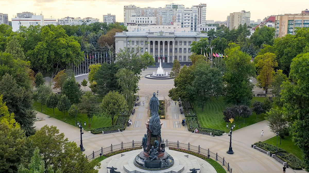 Люди перекрыли улицу из-за постоянных отключений света в Краснодаре