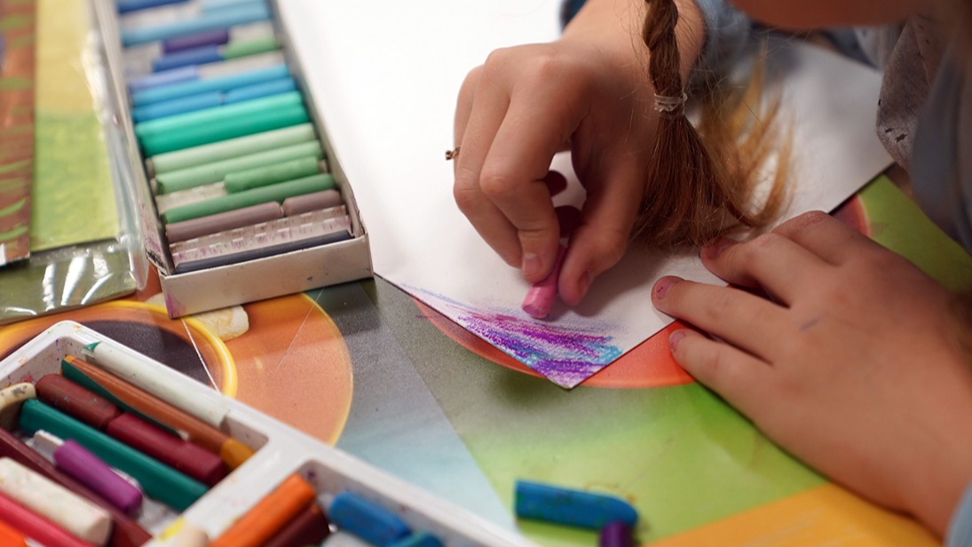 Юных москвичей пригласили на конкурс рисунков, посвященных столице