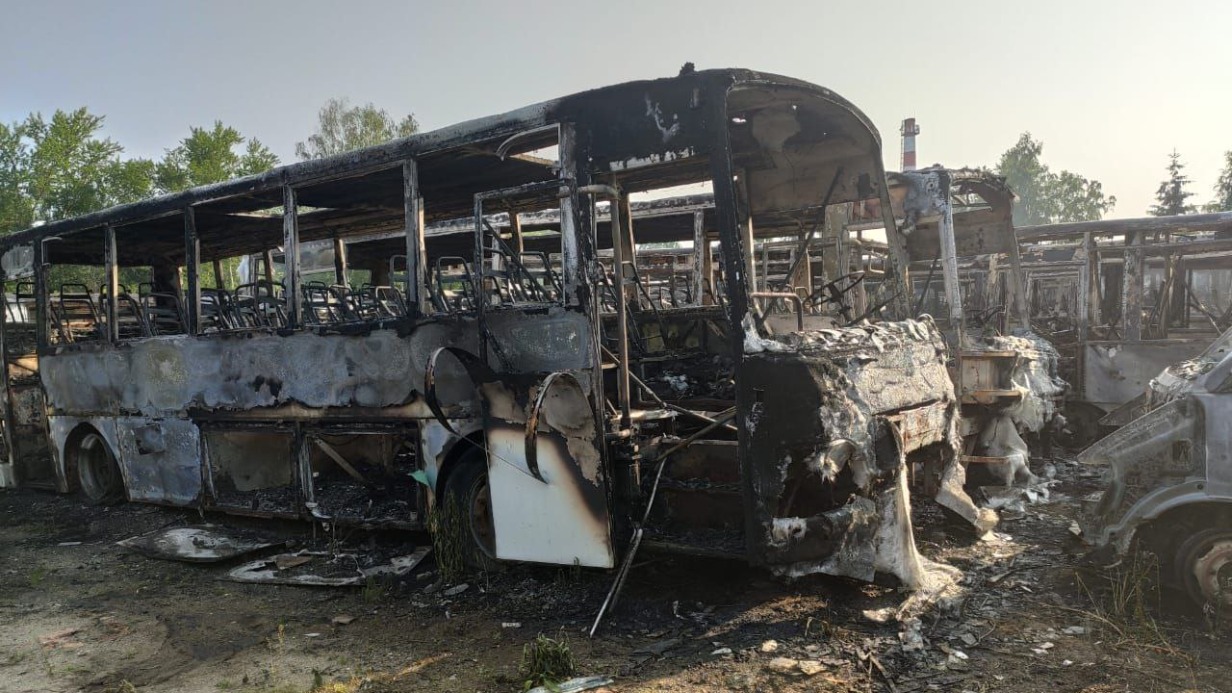 Появилось видео пожара на парковке маршруток в Ногинске