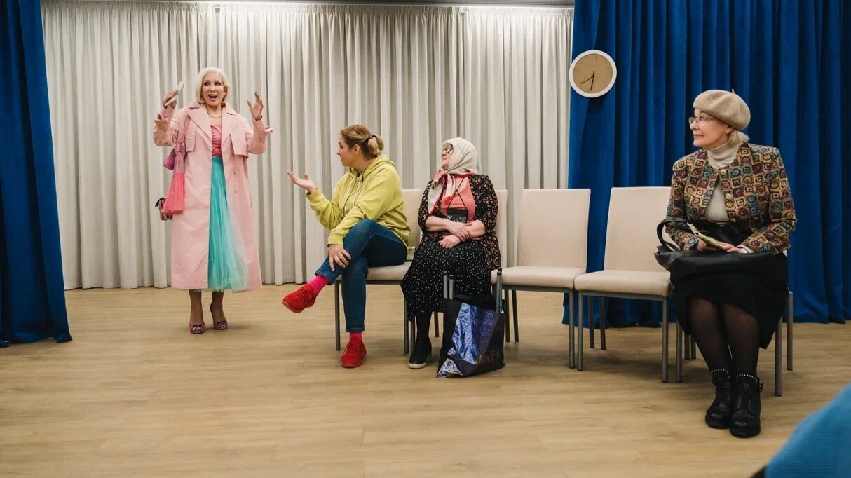 Москвичей старшего поколения приглашают на мероприятия ко Дню России