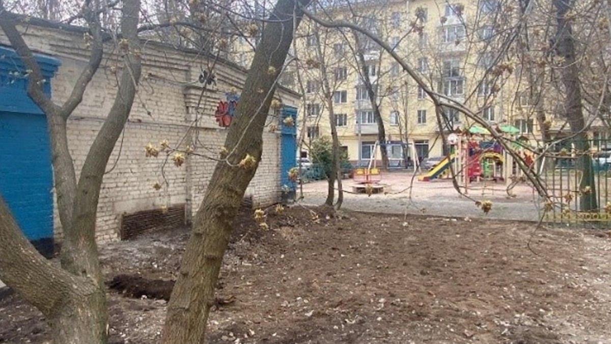 Заброшенный самострой ликвидировали в Гагаринском районе