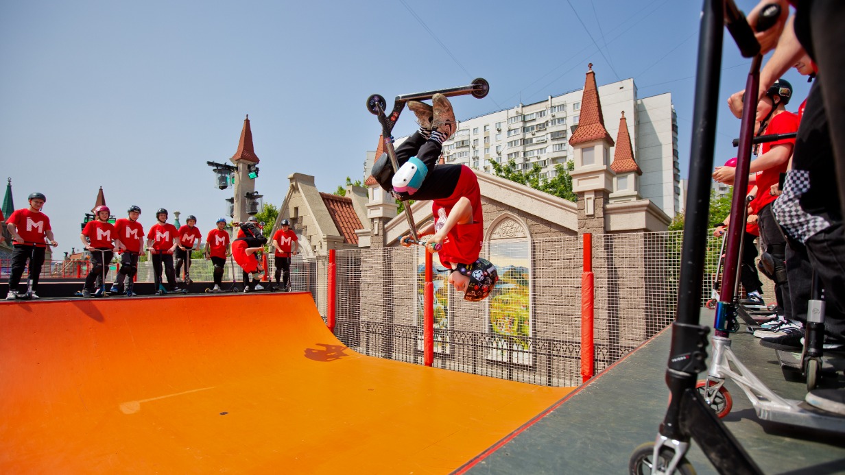 Самокатные школы открылись на площадке «Московских сезонов»