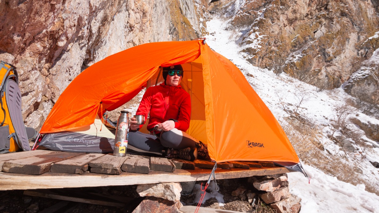Овчинский: Столичный производитель снаряжения и одежды для туризма выпустил свыше тысячи туристических палаток к летнему сезону