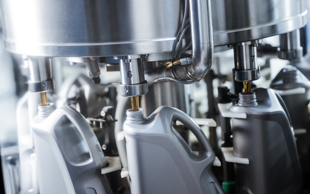 «Газпром нефть» расширяет производство ключевых компонентов современных моторных масел