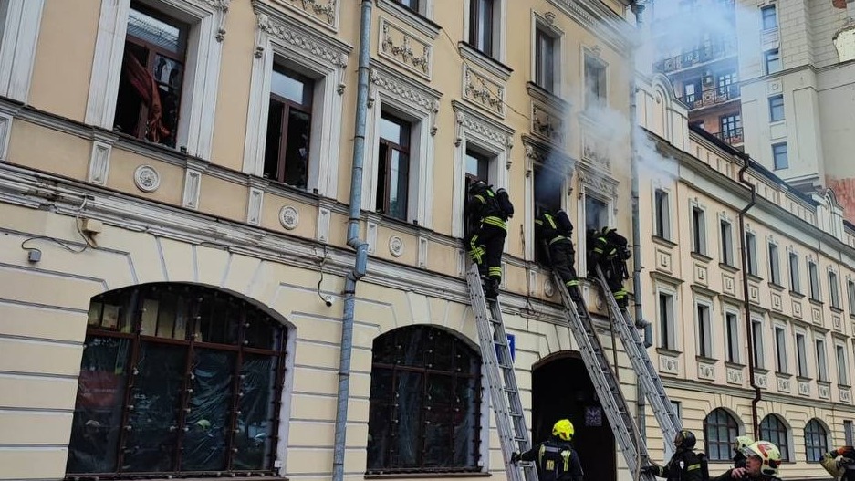 Прокуратура взяла на контроль пожар в Оружейном переулке