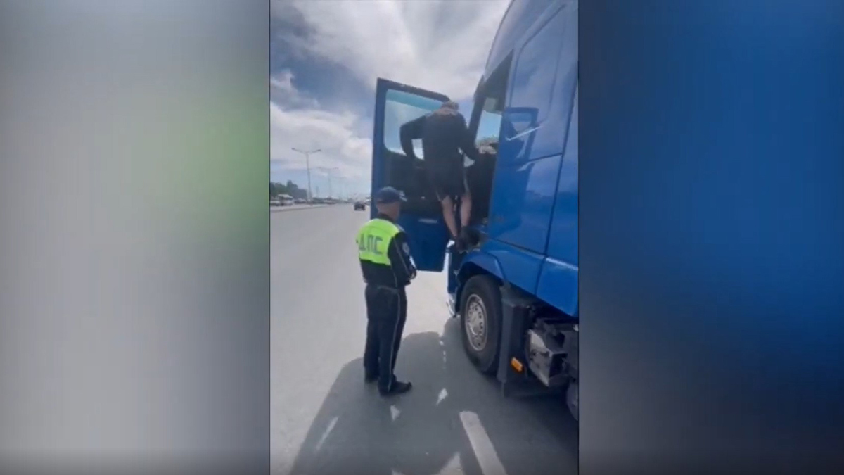 В Самаре полицейские остановили фуру, которая везла 810 литров «Мистера Сидра»