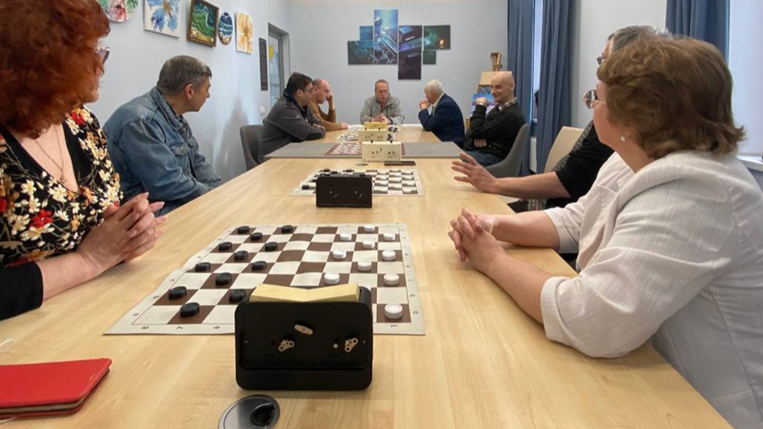 Центры московского долголетия впервые проведут масштабный городской турнир по шашкам
