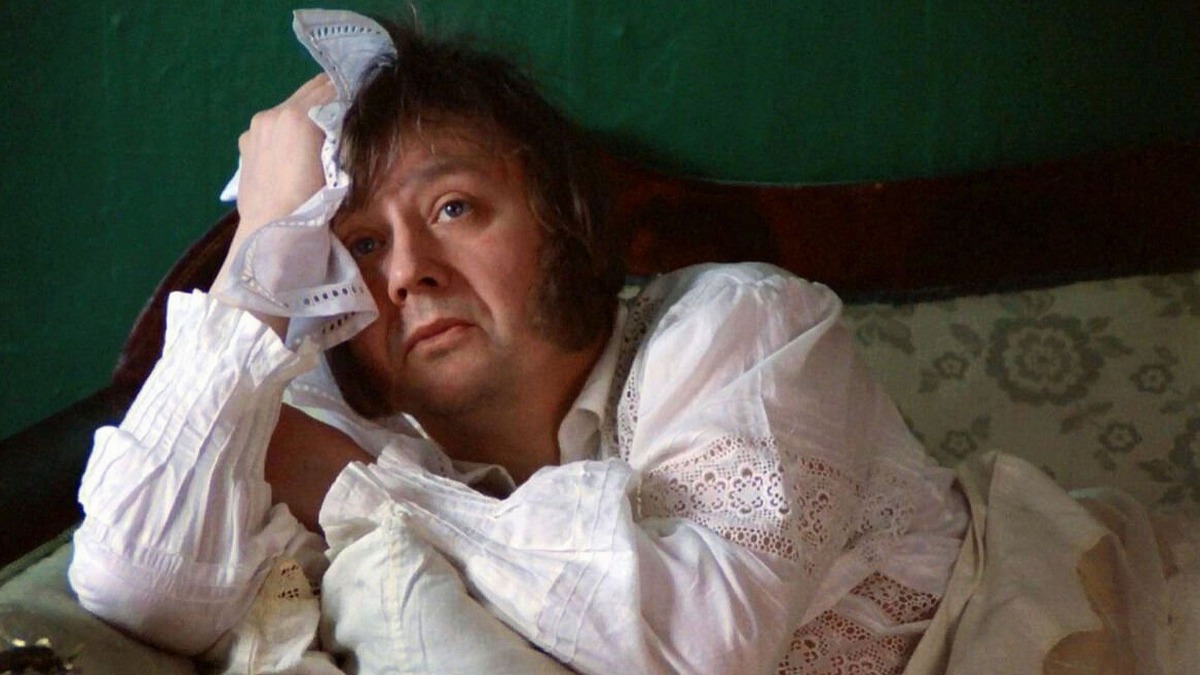 Кадр из фильма «Несколько дней из жизни Обломова» Никиты Михалкова по роману Ивана Гончарова. Олег Табаков сыграл главного героя, который является символом апатичного, бездеятельного отношения к жизни