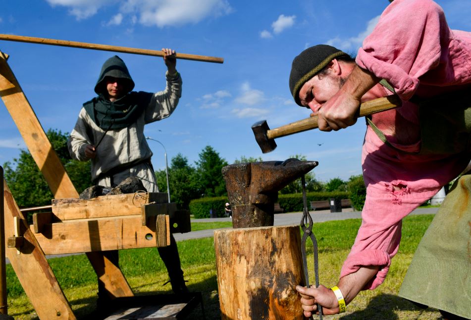 Москвичей пригласили на специальную программу фестиваля «Времена и эпохи» в парках