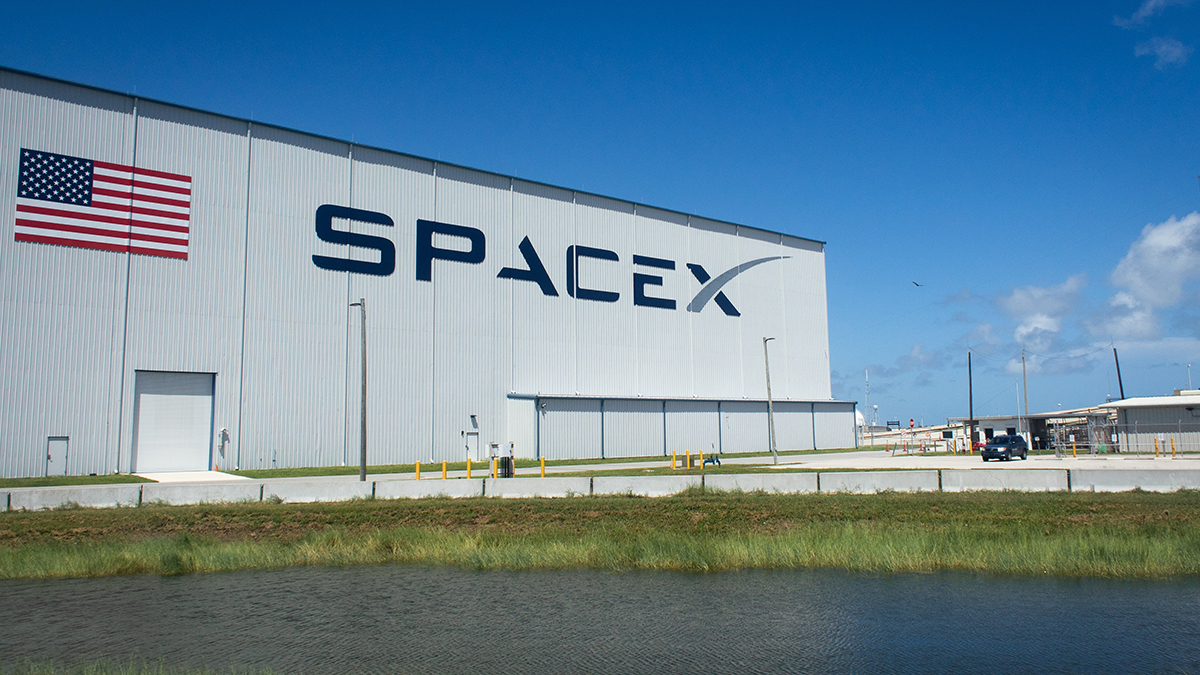 SpaceX успешно произвела пятый тестовый запуск корабля для полетов на Марс